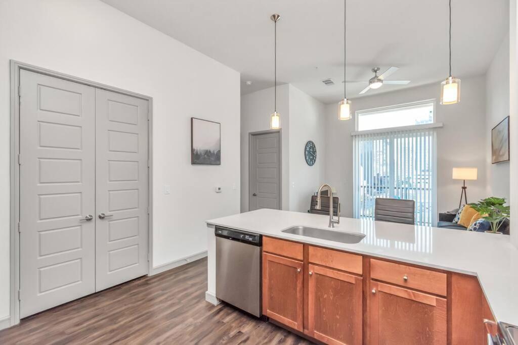 Penthouse Cool-Oasis-In-Houston-Rental Car Available-View-Great-Sleep Esterno foto