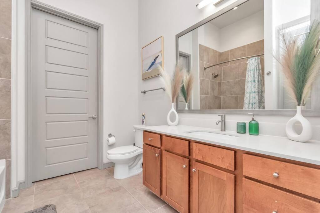 Penthouse Cool-Oasis-In-Houston-Rental Car Available-View-Great-Sleep Esterno foto