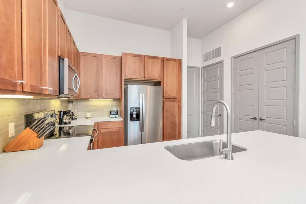 Penthouse Cool-Oasis-In-Houston-Rental Car Available-View-Great-Sleep Esterno foto